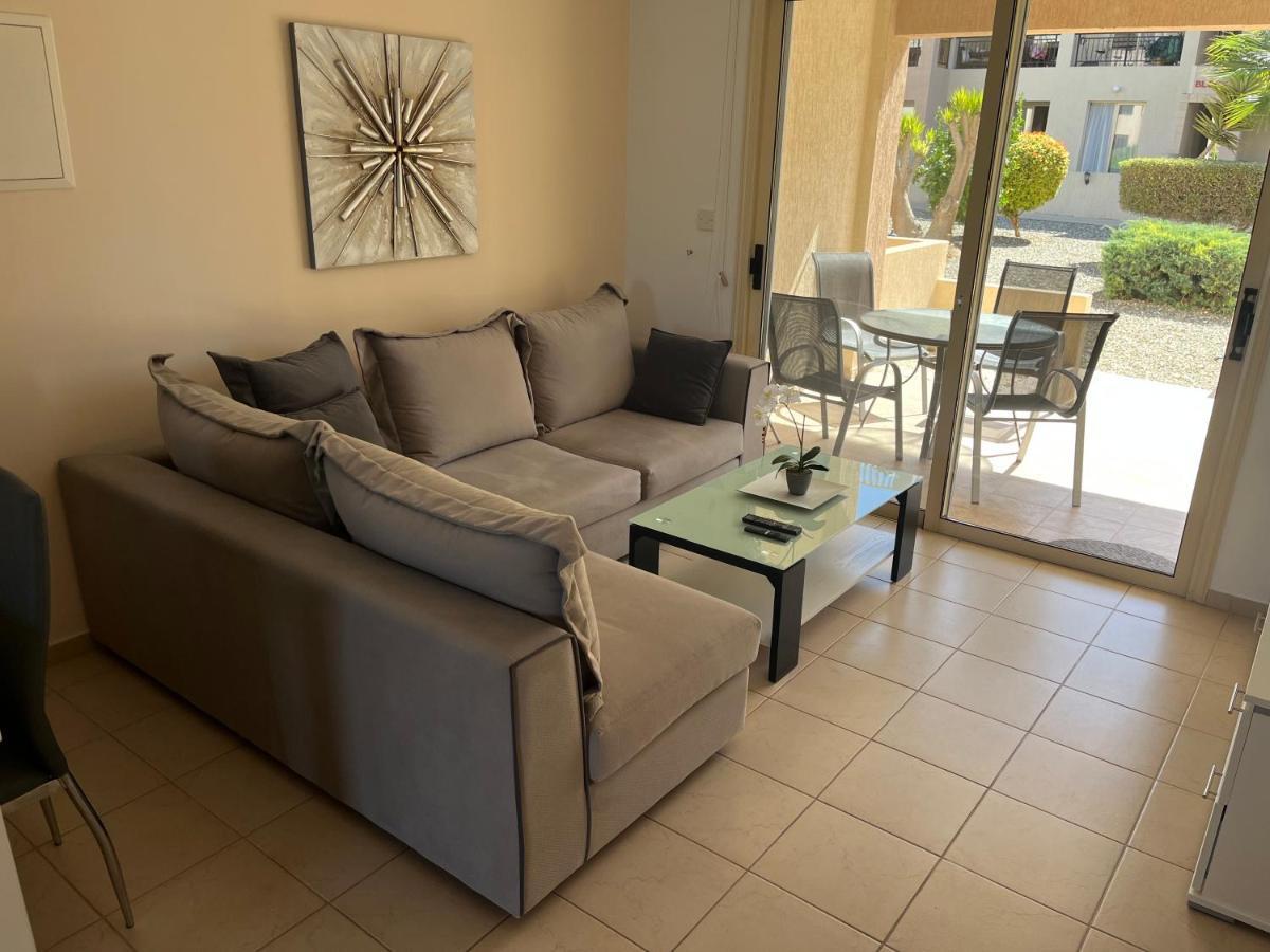 Royal Seacrest Residence Paphos Exterior foto