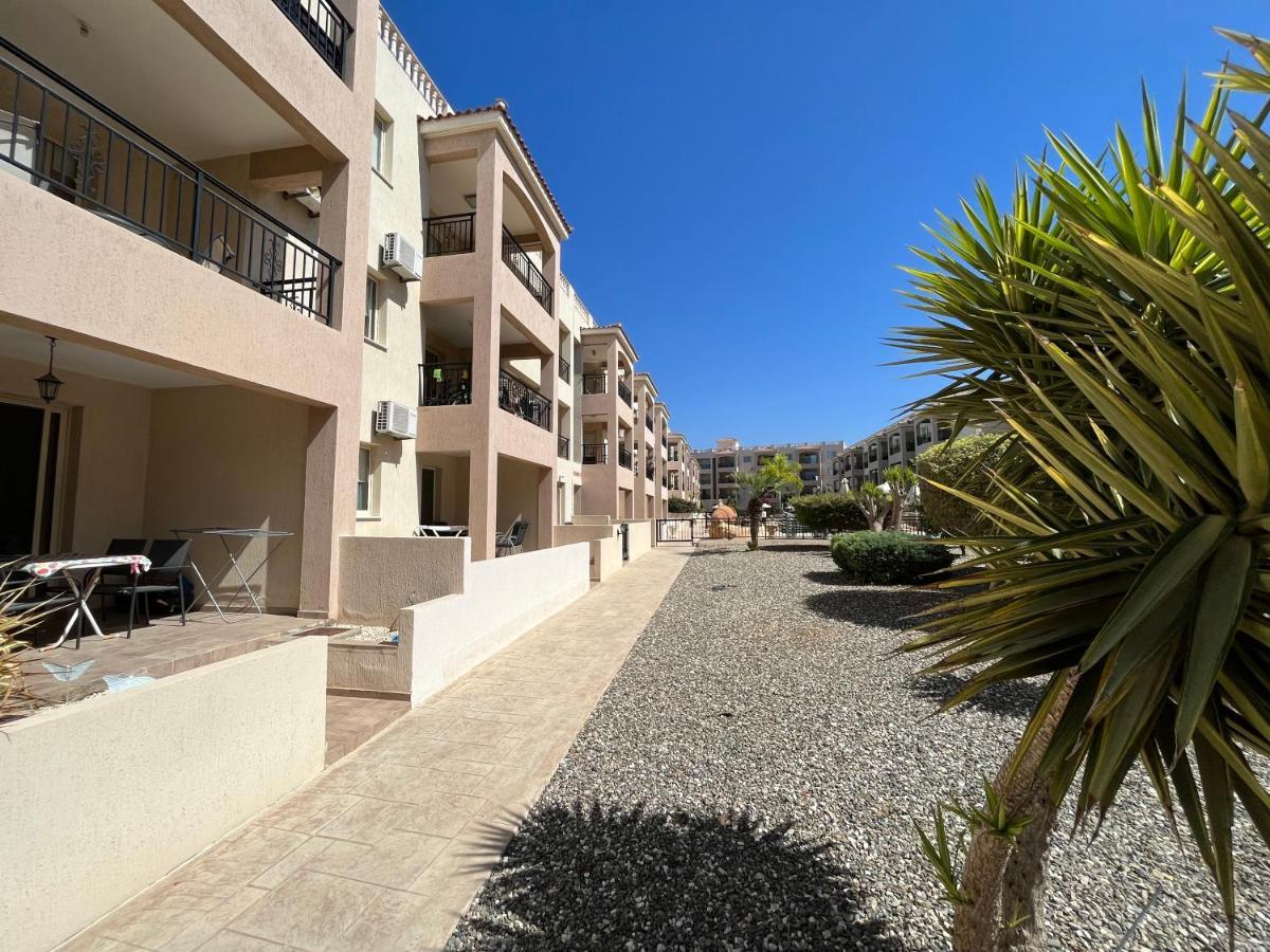 Royal Seacrest Residence Paphos Exterior foto