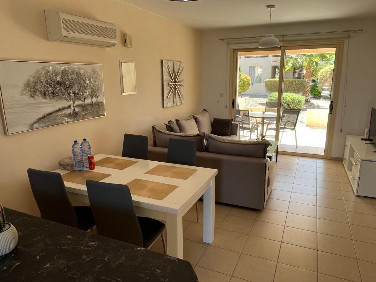 Royal Seacrest Residence Paphos Exterior foto