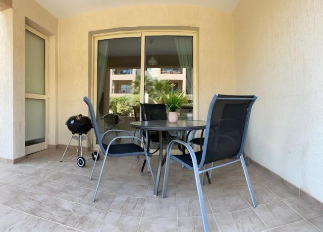 Royal Seacrest Residence Paphos Exterior foto